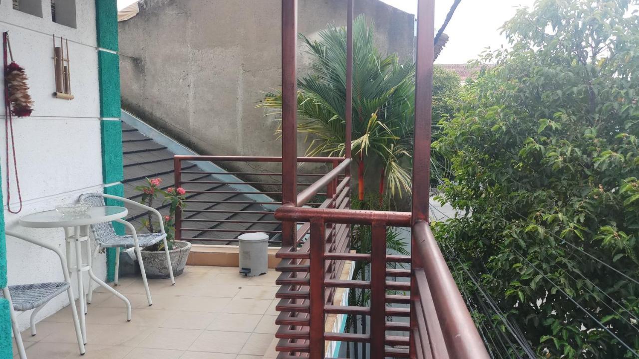 Seventeen Homestay Бандунг Экстерьер фото