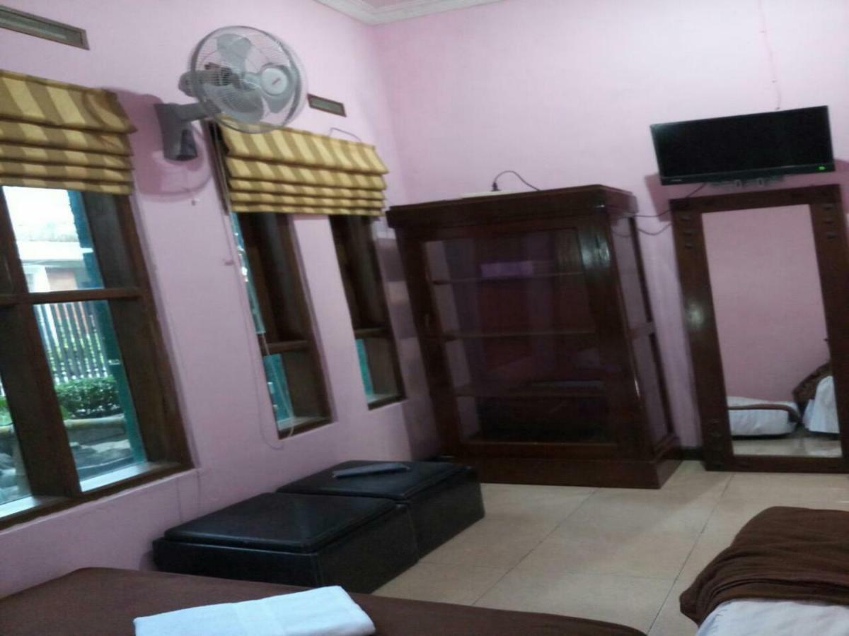 Seventeen Homestay Бандунг Экстерьер фото